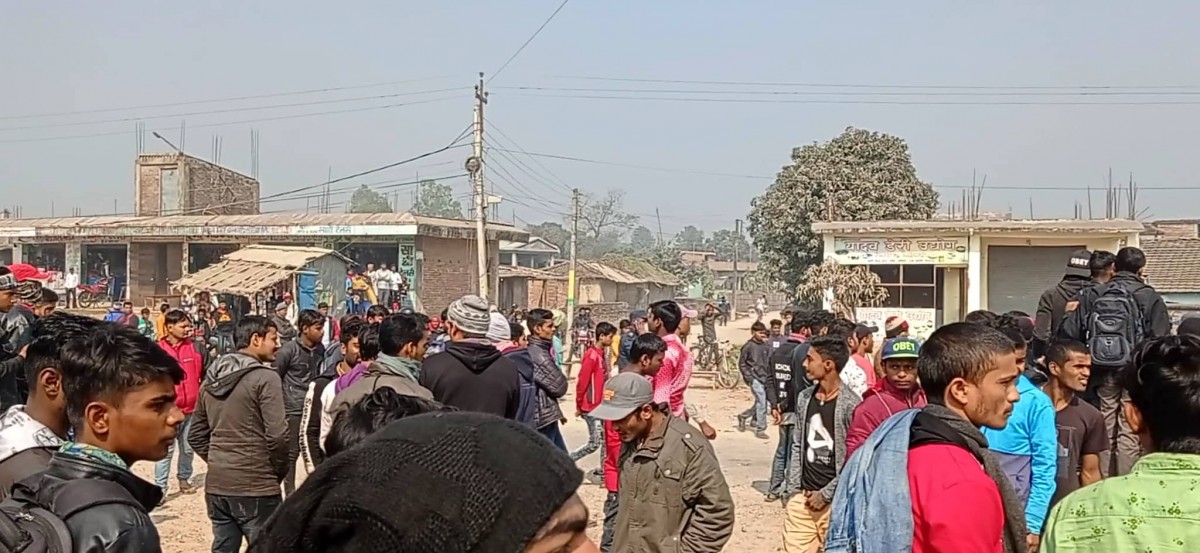 महोत्तरीको पिपरामा विद्यार्थीहरुले बुधबार पिपराचोकमा चक्काजाम गरेर प्रदर्शन गरे