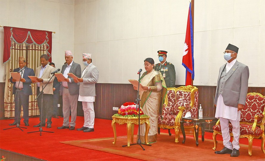पुनर्नियुक्ति पाएका चार मन्त्री,  राष्ट्रपतिबाट गोपनीयताको शपथ यसरी लिए