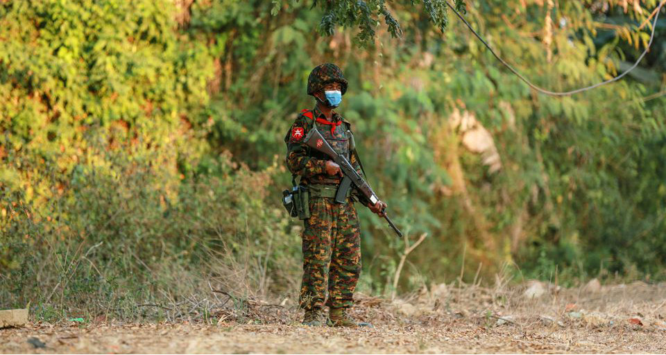 म्यानमारमा सेना र कू विरोधी लडाकू समूहबिच झडप, ८ हजार मानिस पलायन