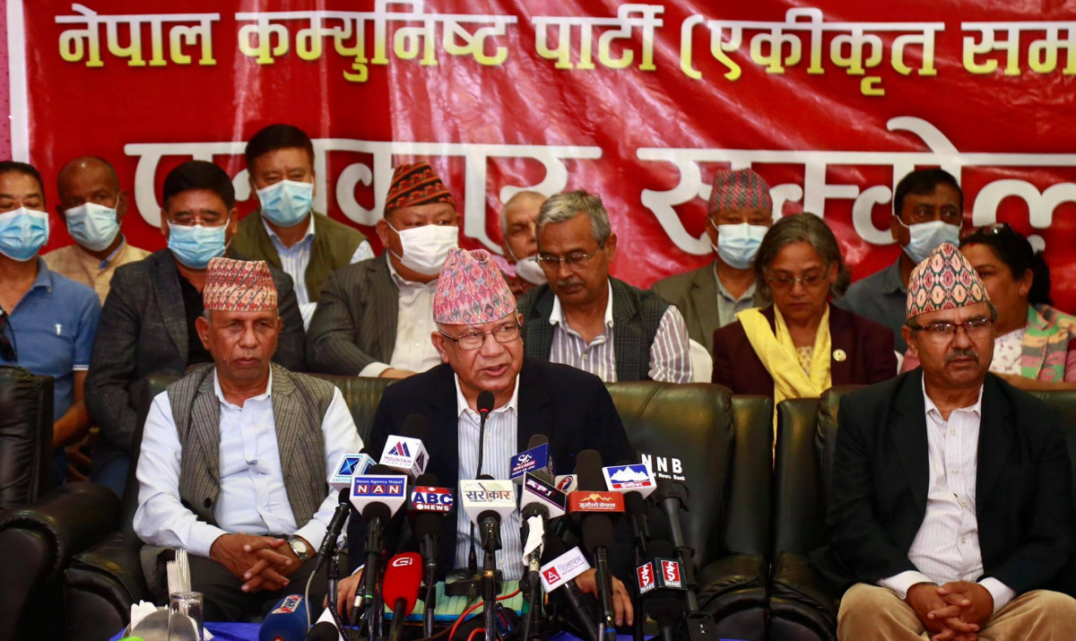 ओली कम्युनिस्ट आन्दोलन र आदर्शबाट च्युत भइसके :माधवकुमार नेपाल