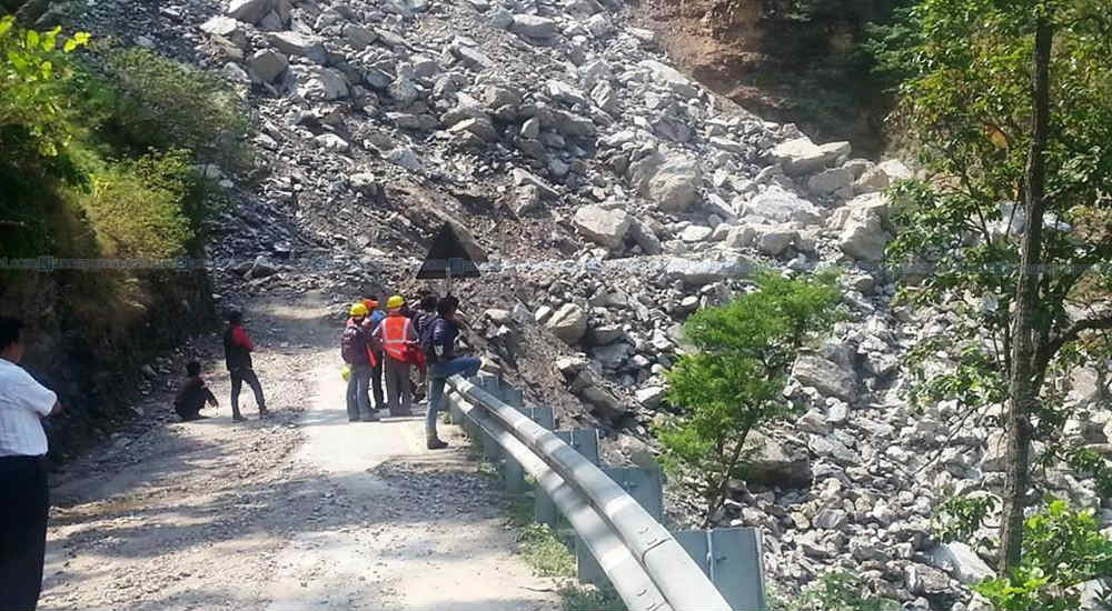 कर्णाली राजमार्ग अवरुद्ध !