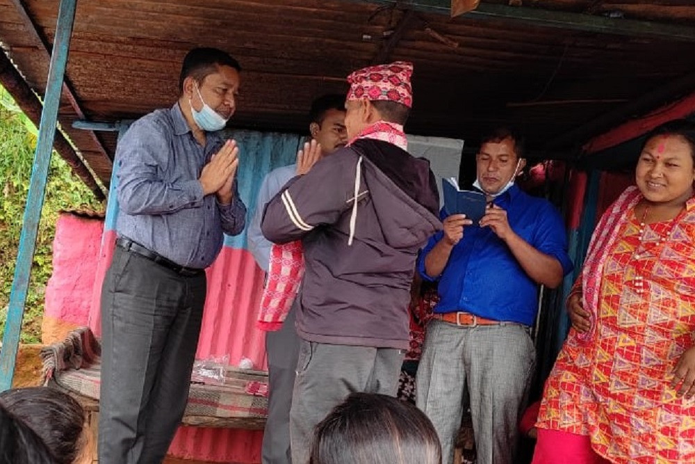 सिन्धुपाल्चोकको सिंगो बस्ती नै किन एमालेमा प्रवेश गरे ? यस्तो छ कारण