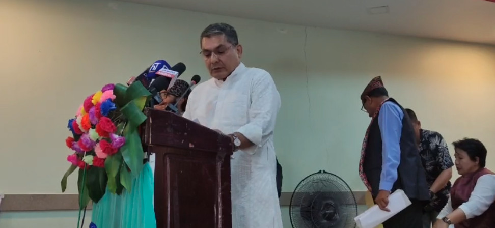 चर्चित व्यवसायी दुर्गा प्रसाईं एमालेमा प्रवेश