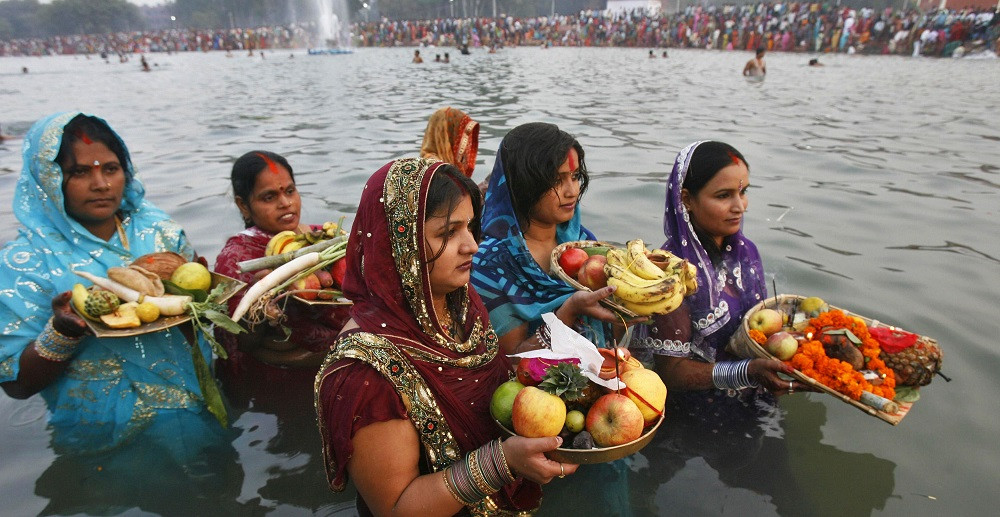 उदाउँदो सूर्यलाई अर्घ दिई पर्वको समापन !