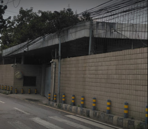 चिनियाँ नागरिकद्धारा देश फर्कन पाउनुपर्ने भन्दै चिनियाँ दूतावास बाहिर प्रदर्शन