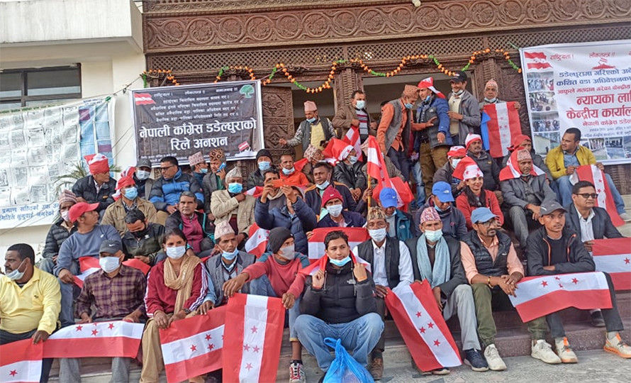 अधिवेशनको माग राख्दै सभापति मल्लसहित नेताद्धारा पार्टी कार्यालय सानेपामा अनसन सुरु