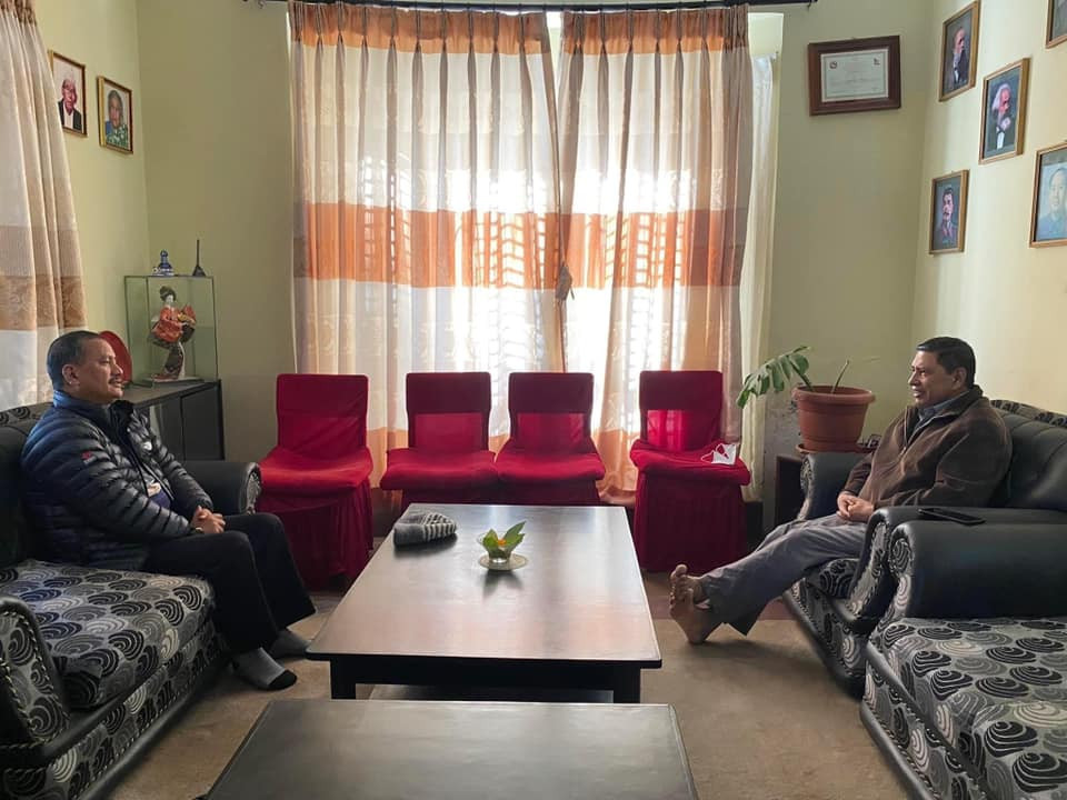 नेता श्रेष्ठ र विप्लवबीच भेटवार्ता