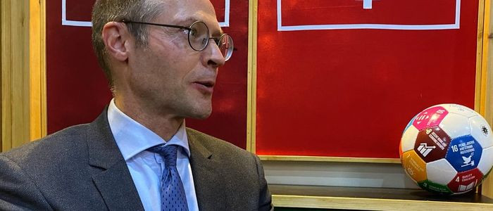 नेपाल चरम गरिबी: रेमिट्यान्समा मात्र आधारित भएर घटेको गरिबी दिगो नहुने चेतावनी