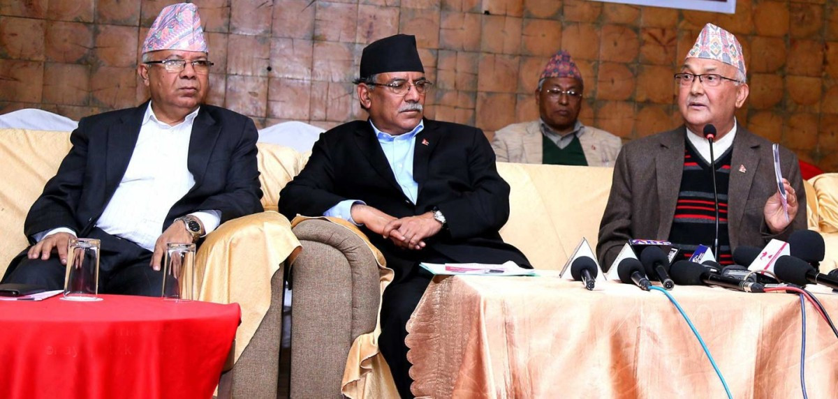 लामो समयपछि ओली, प्रचण्ड र नेपाल देखिए एकै मञ्चमा !