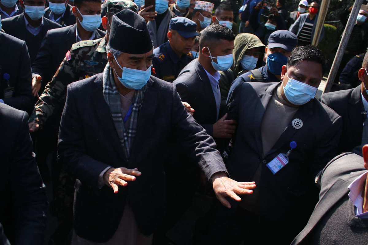 देउवाद्धारा प्रतिनिधिहरुसंग मत माग्दै , अहिलेसम्म ७ सय मतदाताले गरे मतदान 