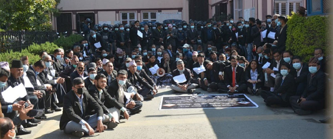 आन्दोलनरत कानुन व्यवसायीहरूलाई अदालत परिसरमा नाराबाजी नगर्न सर्वोच्चको आग्रह