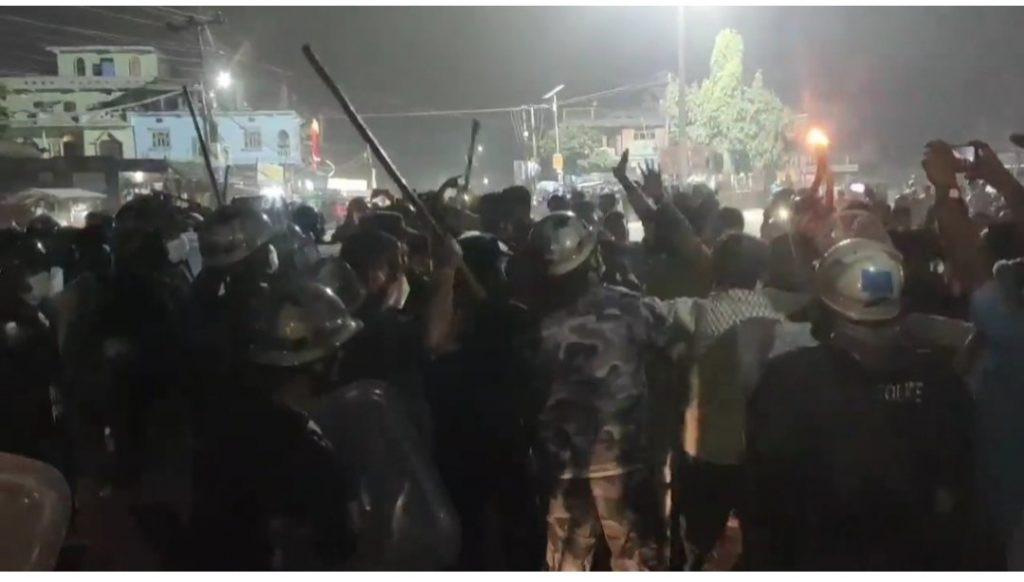 जनमत पार्टीका कार्यकर्ता र प्रहरीबीच झडप हुँदा दर्जनौँ गाडी तोडफोड, यस्तो छ झडपको कारण !