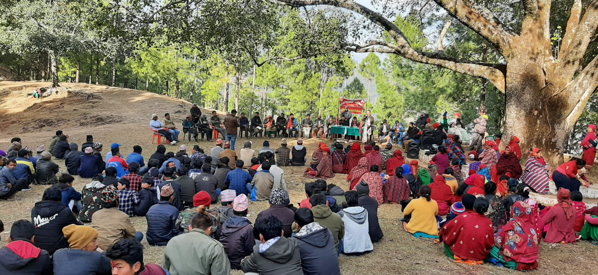 कांग्रेस र माओवादीलाई जिल्ल पार्दै १२९ जनाले गरे एमालेमा प्रवेश