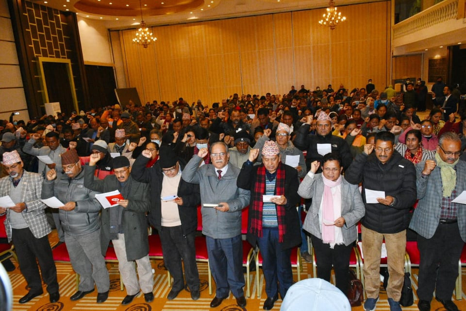 नवनिवाचित माओवादी केन्द्रका केन्द्रीय सदस्यहरुले लिए पद तथा गोपनीयताको शपथ