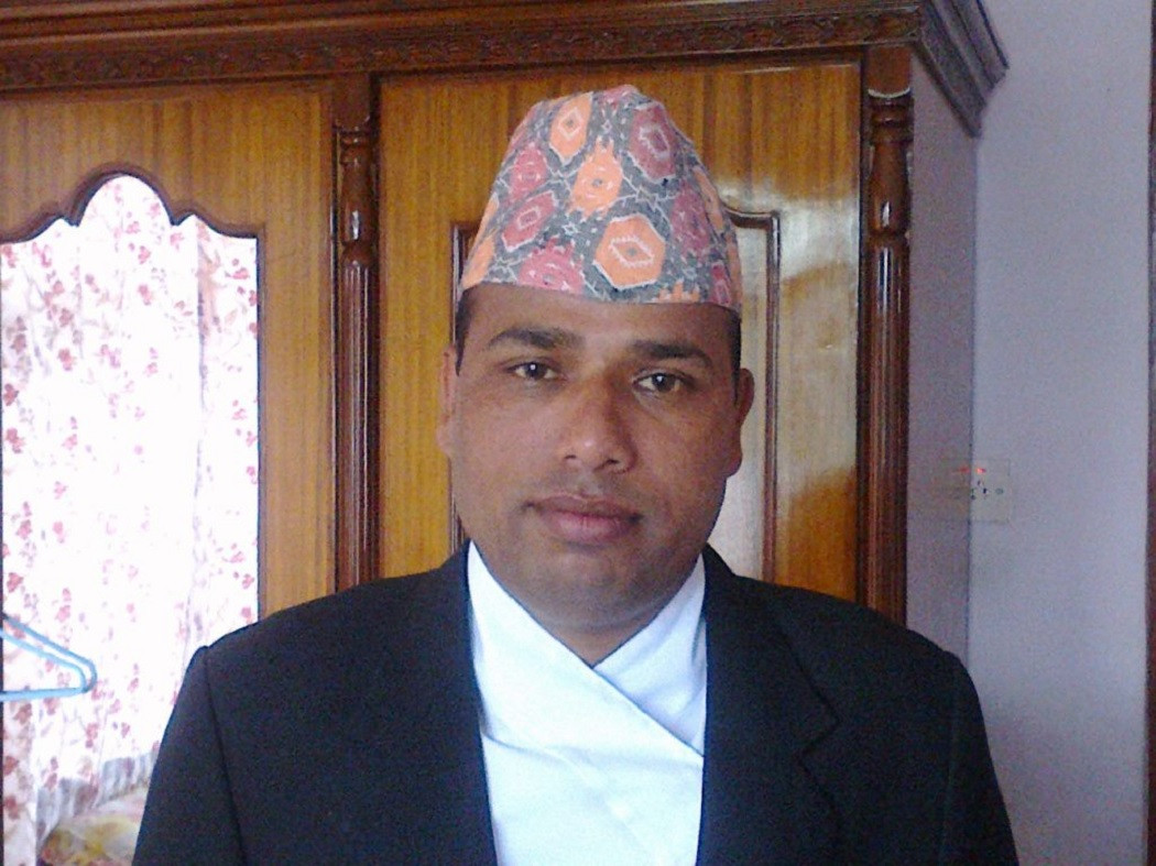 कांग्रेस जिल्ला सभापतिलाई धम्क्याएकै भरमा एसपीलाई गरियो निलम्वन