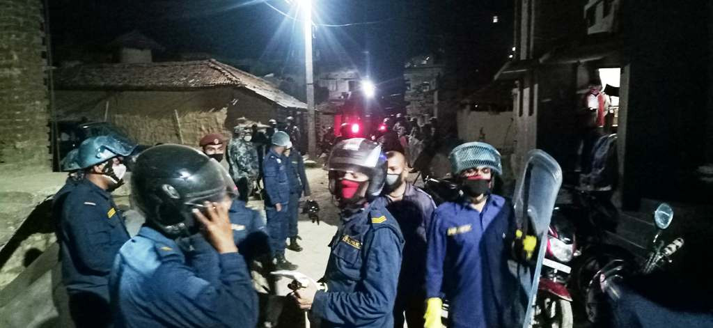 वीरगञ्जमा कांग्रेस कार्यकर्ताद्वारा मुख्यमन्त्री राउतको घरमा ढुङ्गा प्रहार