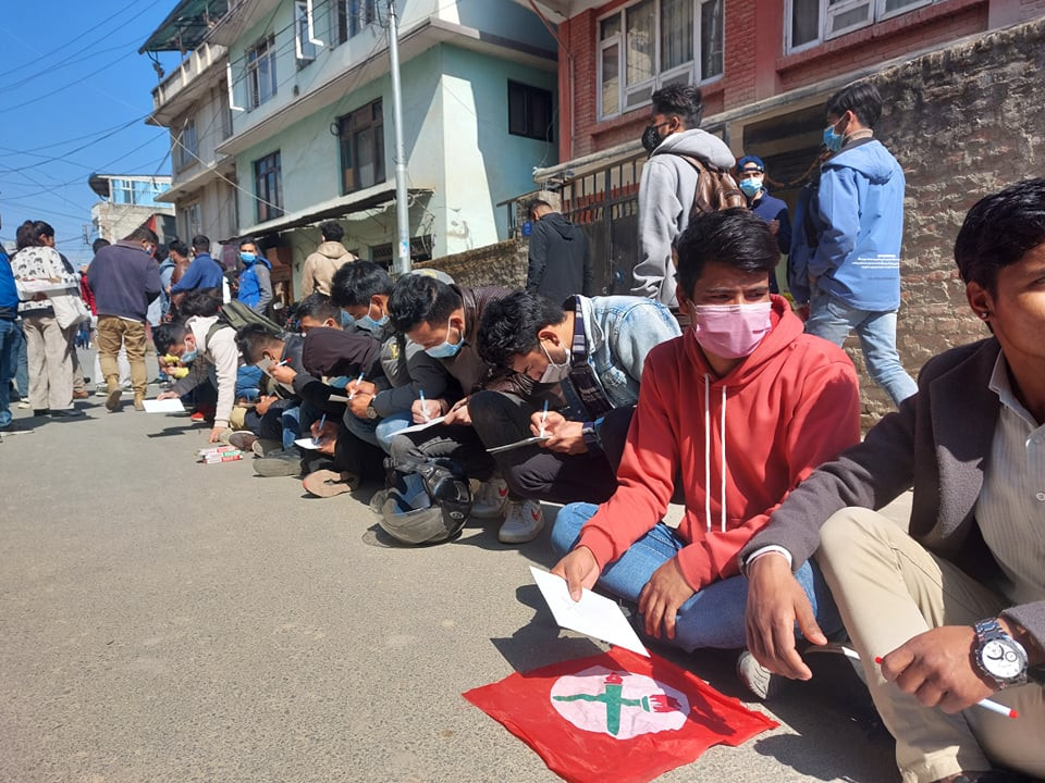 विधान सम्मत नेविसंघ गठनको माग गर्दै सानेपामा विद्यार्थी नेताहरुको धर्ना