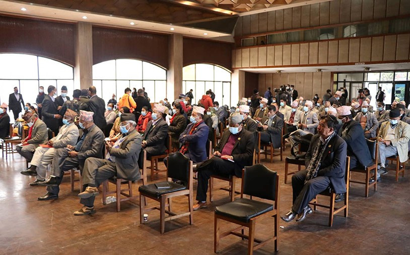 एमाले संसदीय दलको बैठक ल्होत्से हलमा सुरु,यस्तो अपनाउदै छ रणनीति