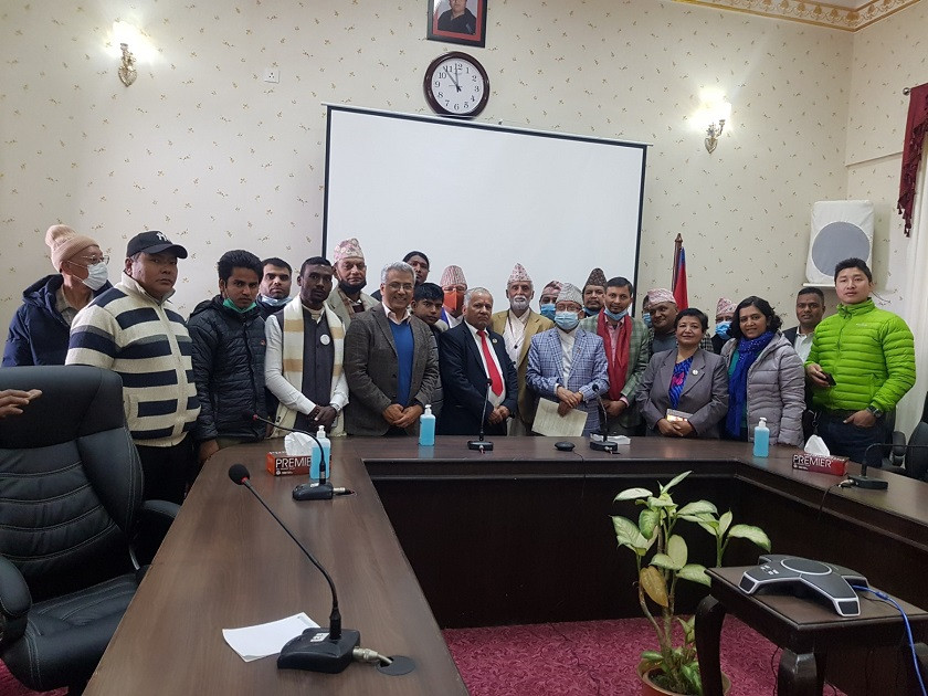 विभेदकारी कानुन खारेजीको माग गर्दै संघर्ष समितिले बुझायो आयोगलाई ज्ञापनपत्र