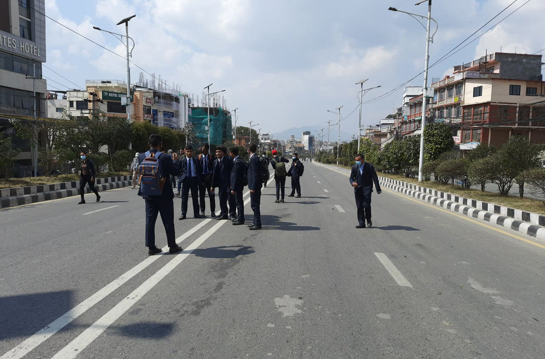 सत्तासाझेदार दलका नेता–कार्यकर्ताले गरे बानेश्वर क्षेत्रको सडक अवरुद्ध