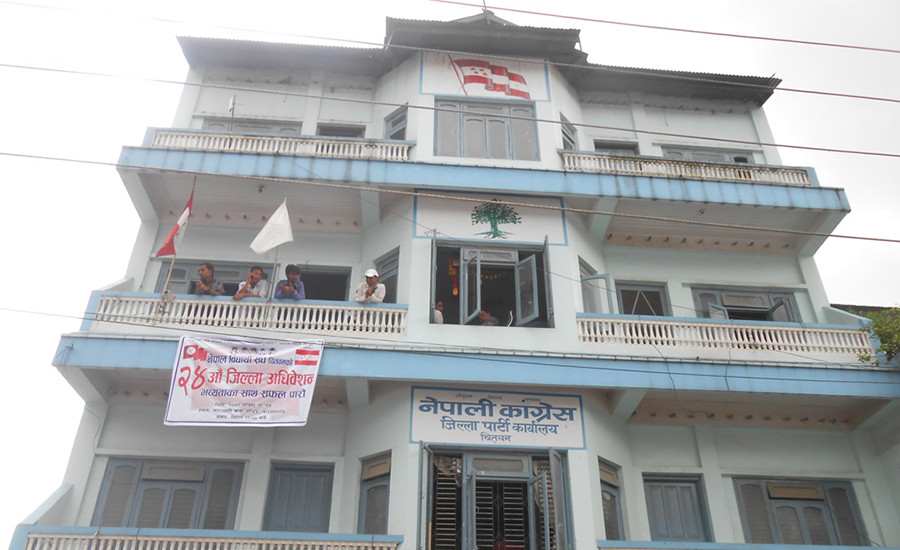 चितवनमा कांग्रेसको अधिवेशनमा सभापतिका लागि ५ जनाको दावी, कस्ले मार्ला त बाजी ?