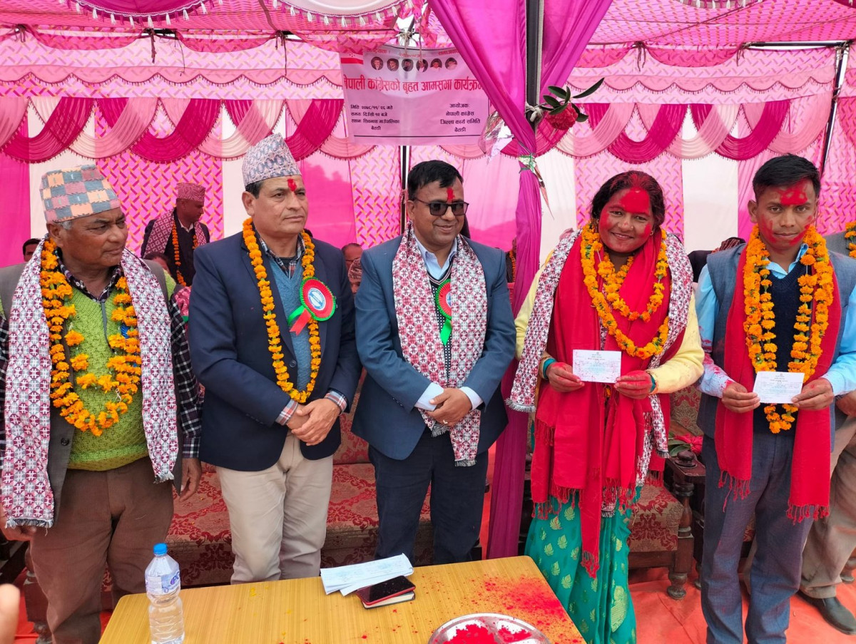 बैतडीमा एमालेबाटै निर्वाचित गाउँपालिका उपाध्यक्ष कांग्रेसमा प्रवेश,एमालेलाई सामन्तवादी पार्टीको संज्ञा