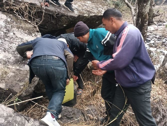 रुकुमपूर्वको जंगलमा एक दर्जन बढी सकेट बम फेला