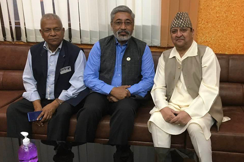 पूर्वराजा ज्ञानेन्द्र, एमाले र माओवादी नेताको त्रिभुवन अन्तर्राष्ट्रिय विमानस्थलमा जम्काभेट,के भयो त कुुराकानी ?