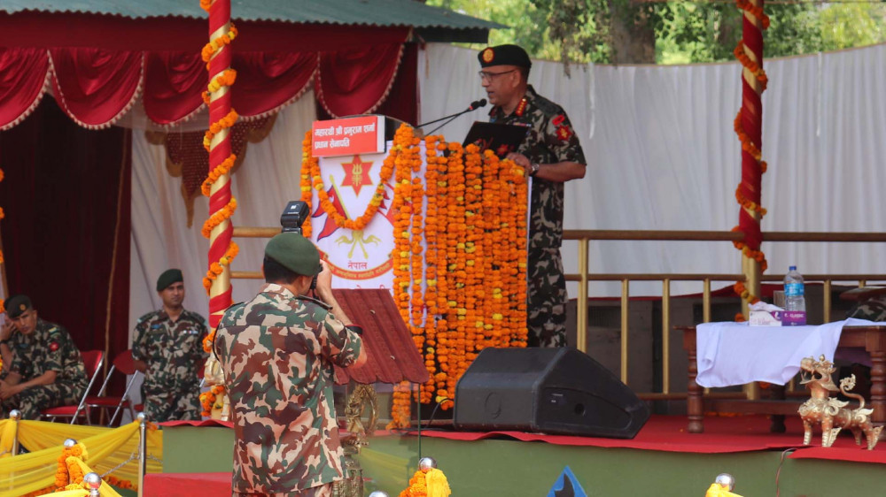 राजनीति गर्दा  उच्च सैनिक अनुशासन देखाउन प्रधान सेनापति  शर्माको आग्रह