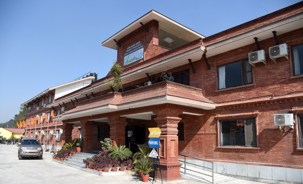 बतास समूहले पशुपति धर्मशालाभित्र प्रवेश गर्न सरकारी टोलीलाई रोक लगायो