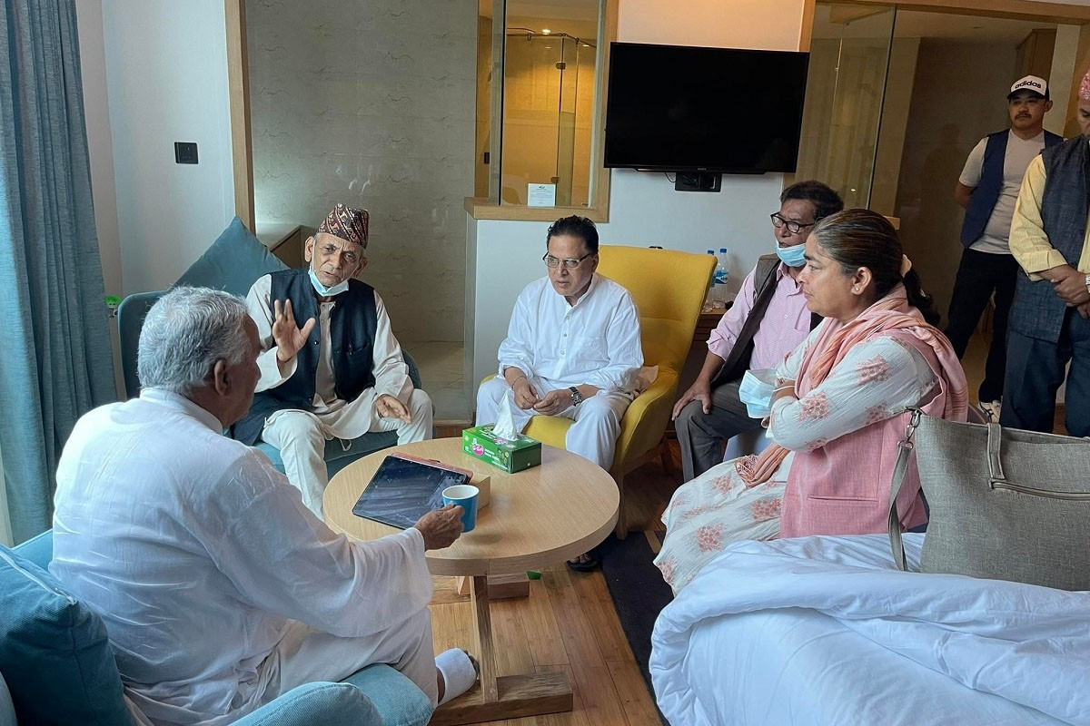 भरतपुरका बागीसँग रामचन्द्र पौडेलको भेटवार्ता ,  के के भयो कुराकानी ?