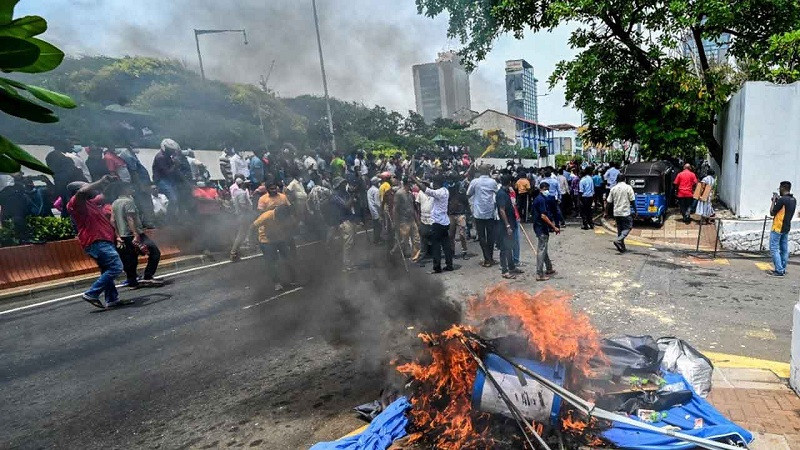 श्रीलङ्कामा प्रधानमन्त्रीले राजीनामा दिए पनि प्रदर्शन रोकिएन