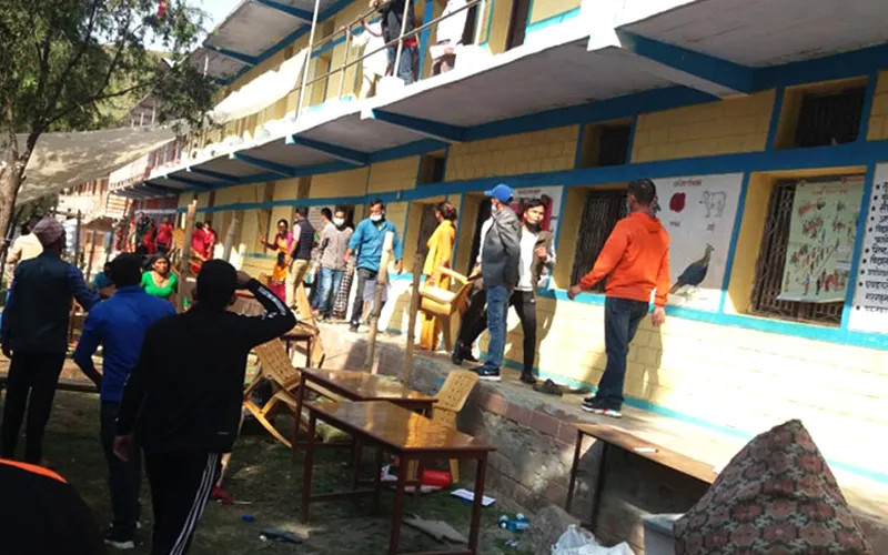 बाराका विभिन्न मतदान केन्द्रमा झ’डप, मतदान रोकियो