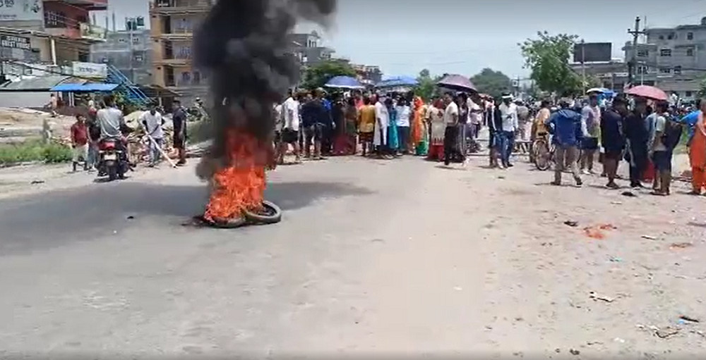 किन एमालेका कार्यकर्ताले सर्लाहीमा चक्काजाम गराए