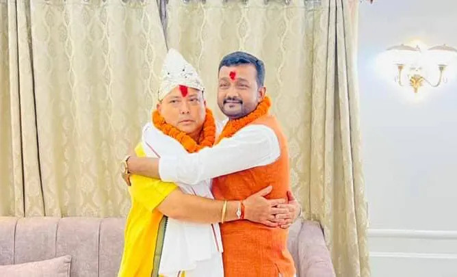 नवनिर्वाचित मेयरलाई वीरगञ्जमा चाँदीको मुकुट