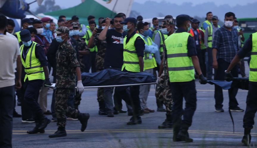 तारा एयरको विमान दुर्घटनामा ज्यान गुमाएकाहरुको शव मृतकका परिवारलाई हस्तान्तरण
