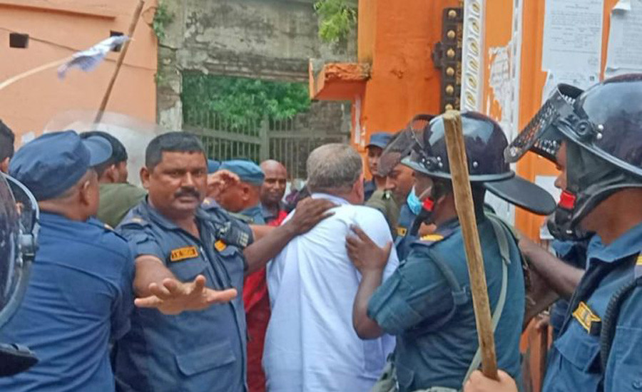 के कारण जनकपुरका उपप्रमुख साहमाथि भयो चप्पल प्रहार ?