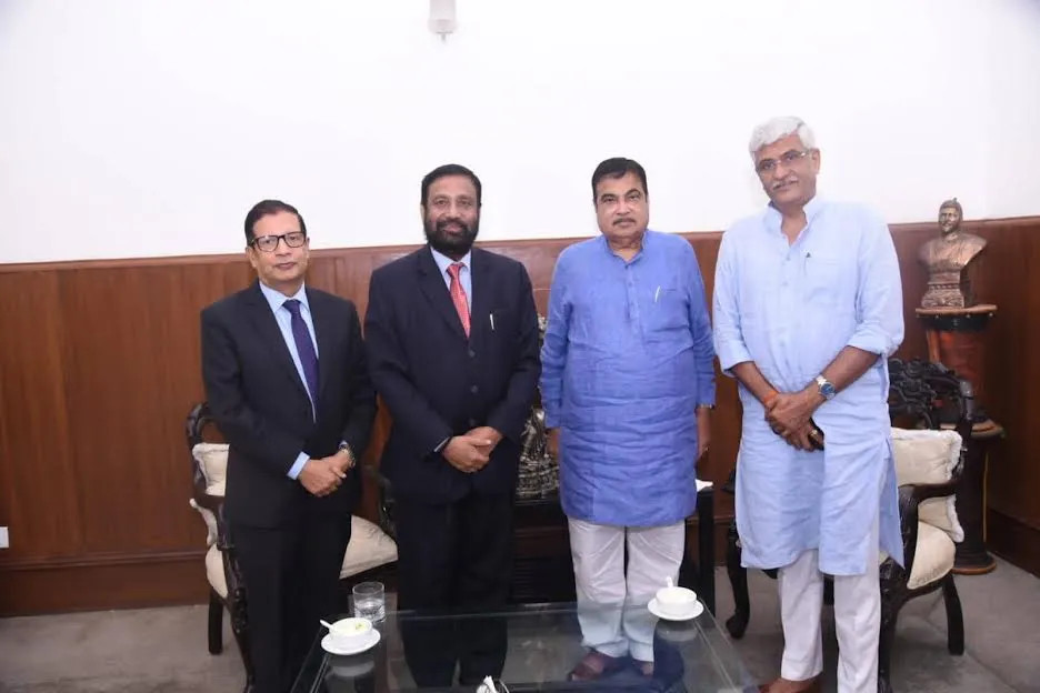 कांग्रेस नेता निधि र भारतका सडक परिवहन मन्त्रीबीच भेट