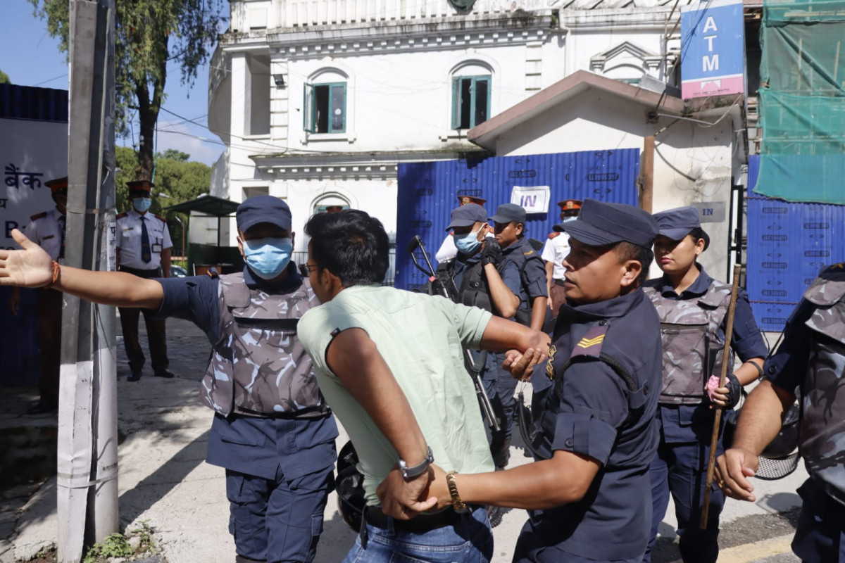 गभर्नर अधिकारीविरुद्ध नेविसंघको प्रदर्शन , प्रदर्शनकारी पक्राउ