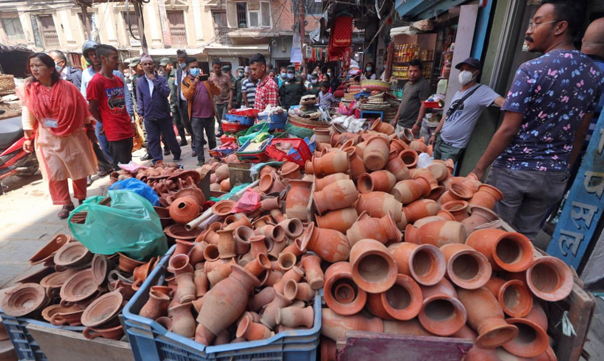 हटाइयो असनाका फुटपाथका पसलहरु