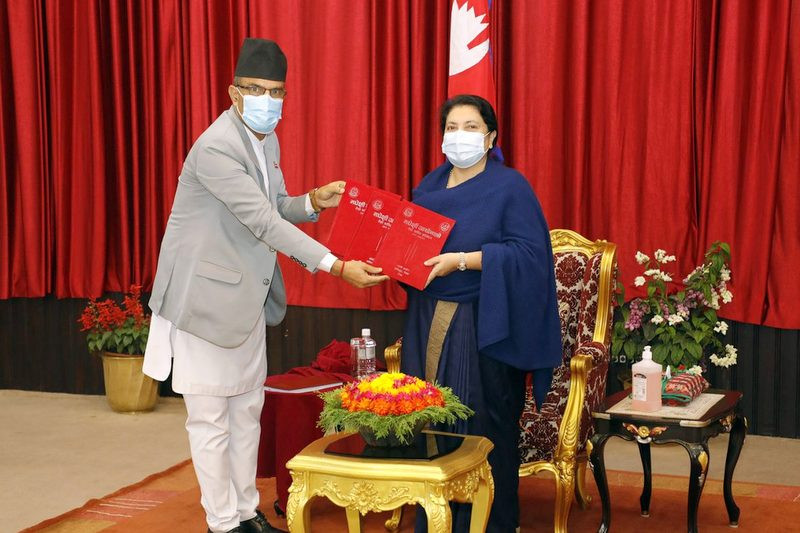 मधेसी आयोगले राष्ट्रपतिलाई बुझायो वार्षिक प्रतिवेदन