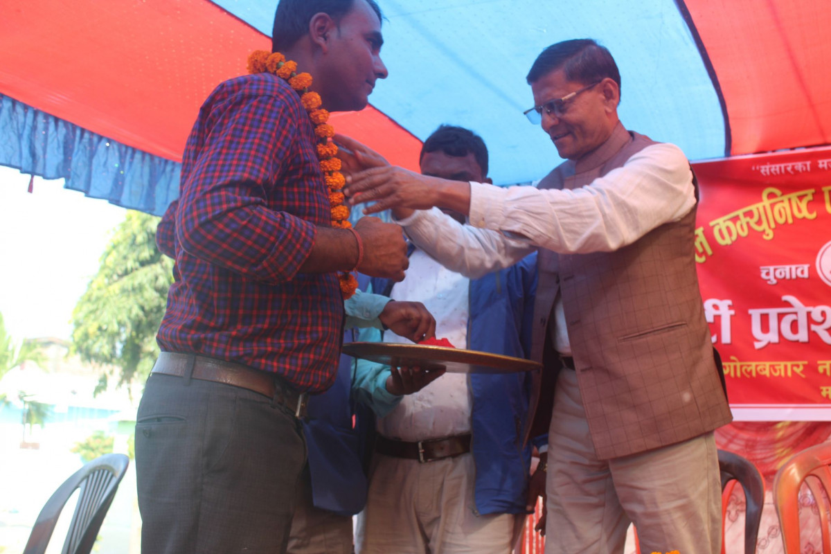 एमाले परित्याग गरी करिब २ सय नेता कार्याकर्ता माओवादी प्रवेश