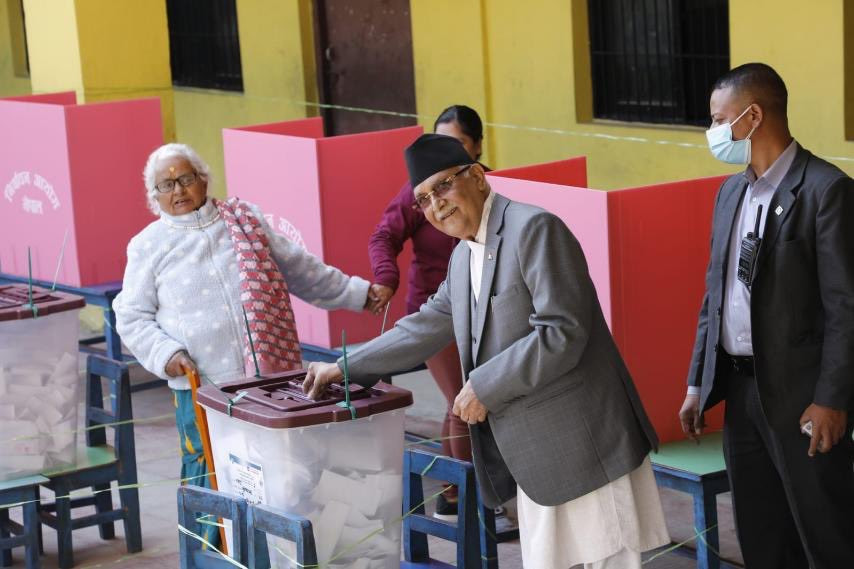 एमाले अध्यक्ष केपी ओलीले गरे मतदान