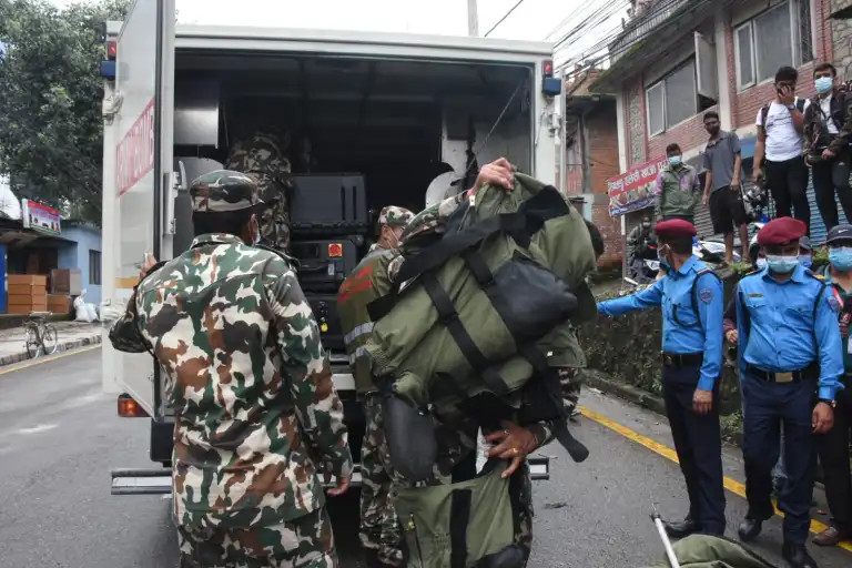 गोकुल बास्कोटाको घरमा शंकास्पद वस्तु फेला