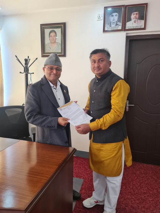 सांसदको तलब बन्द गर्न माग गर्दै राष्ट्रिय सभा अध्यक्षलाई ज्ञापन पत्र