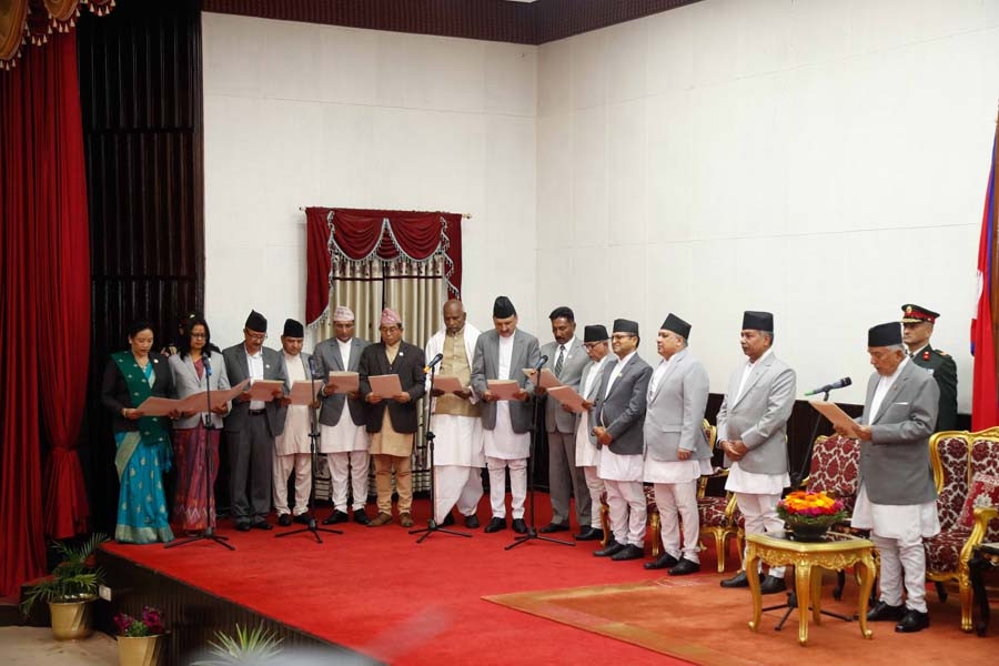 शपथ लिए नवनियुक्त मन्त्रीहरुले