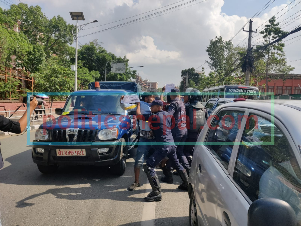 सर्वोच्च अगाडि नाराबाजी गर्ने १० जना प्रहरी नियन्त्रणमा