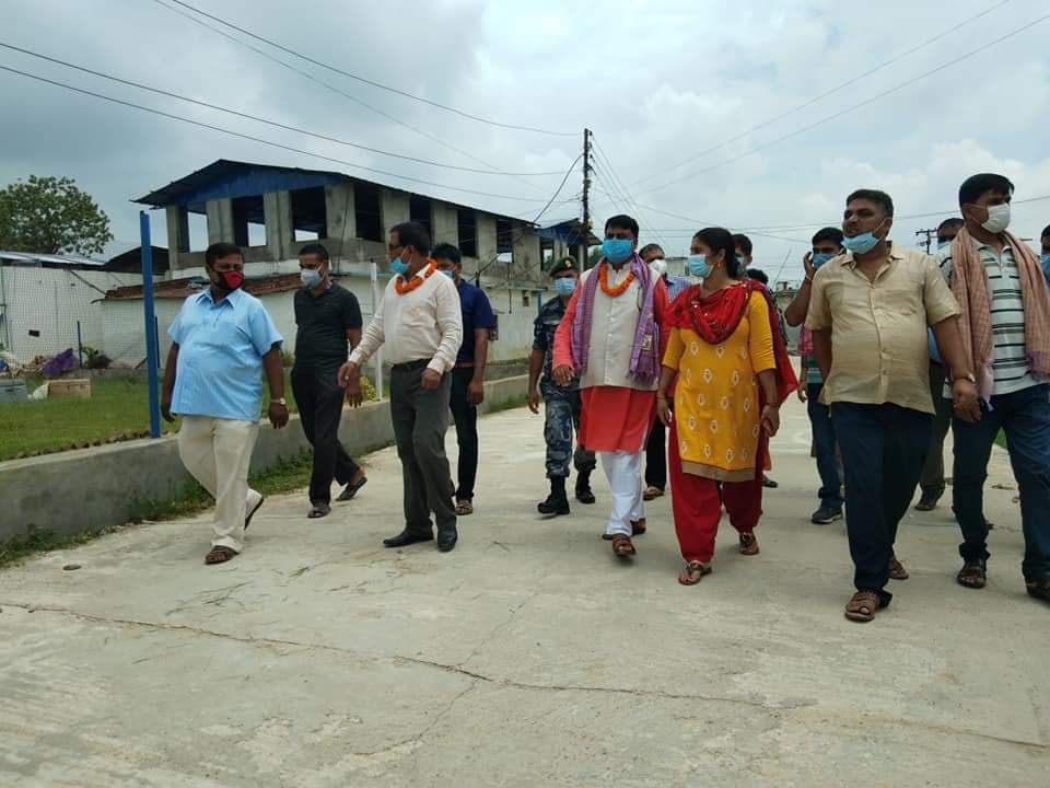 भौतिक पूर्वाधार विकास मन्त्री  सोनलद्वारा जलेश्वर अस्पतालको निरिक्षण
