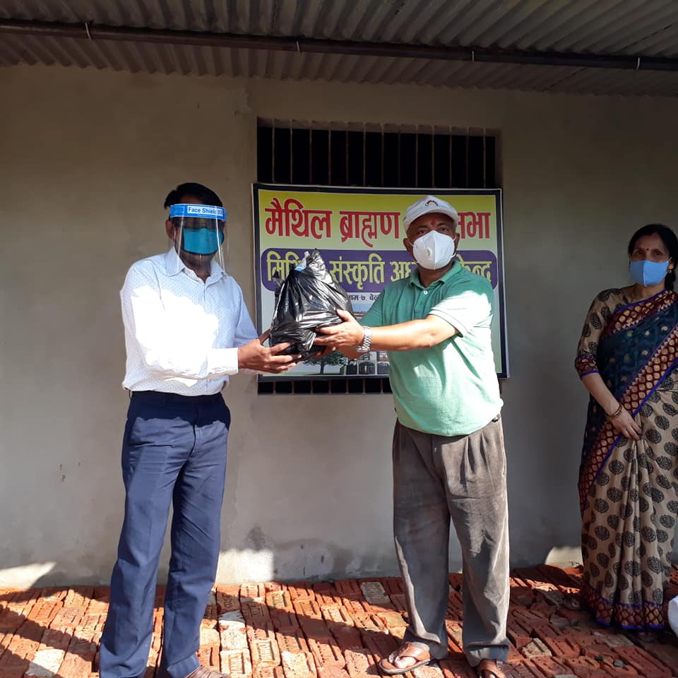 मैथिल ब्राह्मण महासभाद्धारा आवश्यक स्वास्थ्य सामग्री वितरण